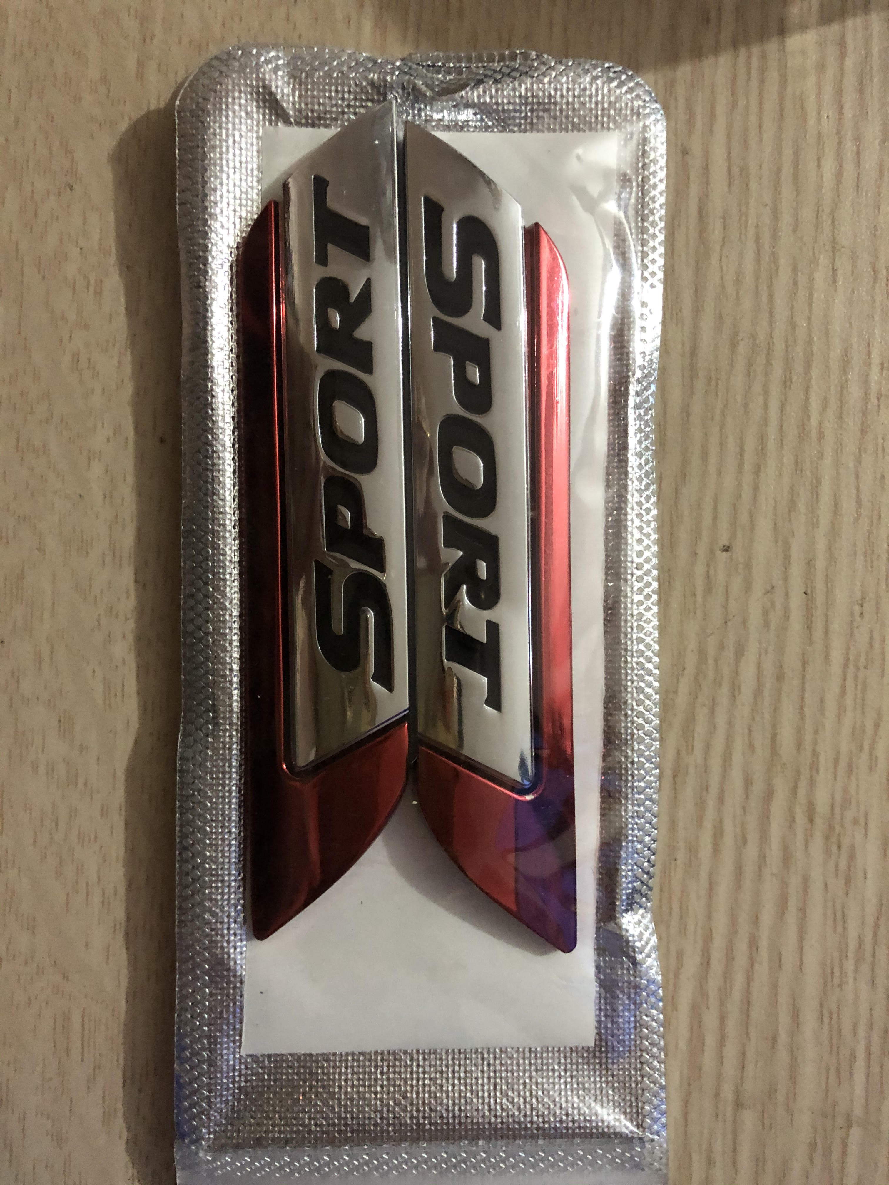Bộ 2 Tem kim loại mạ crom SPORT chữ đen nền trắng phối đỏ