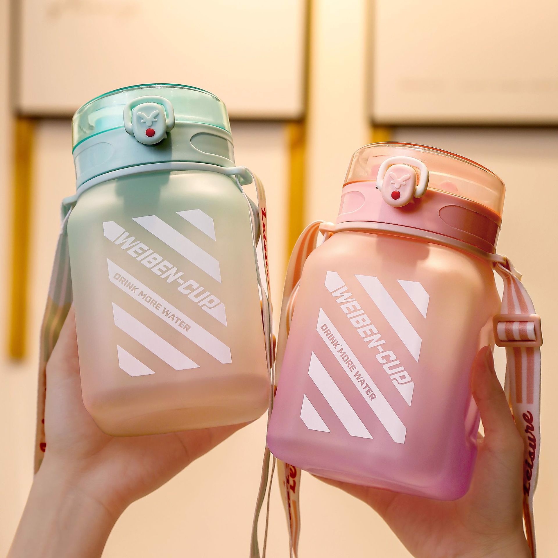 Bình nước vuông 1200ml màu sắc năng động