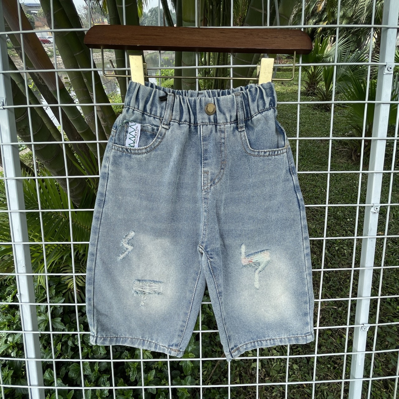 Quần jean bé gái lửng size đại 5-10 tuổi thêu chữ BNM vải cao cấp kiểu dáng thời trang