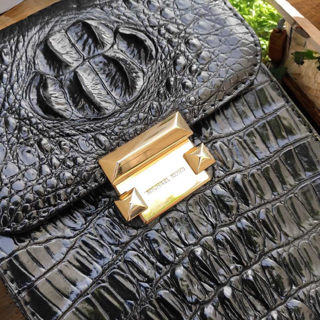 Túi chữ nhật Da cá sấu. Thiết kế đơn giản cho khách thích đổi kiểu!