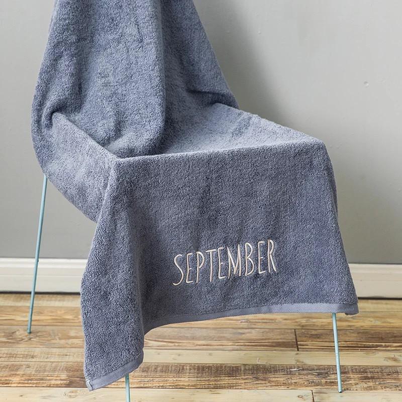 Khăn tắm 100% cotton thêu 12 tháng KT 70x140cm