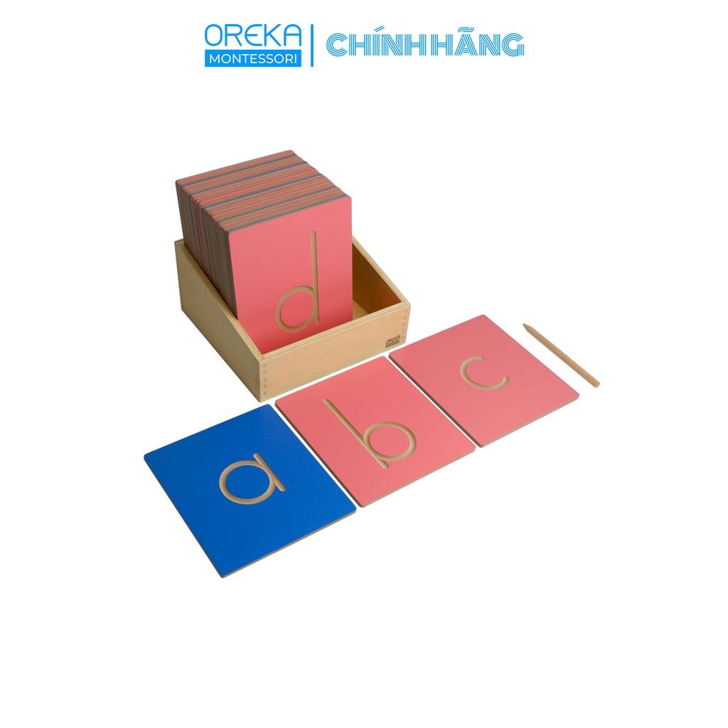 Đồ chơi trẻ em Oreka Montessori Bảng chữ cái lõm: Chữ in kèm hộp - 0430400