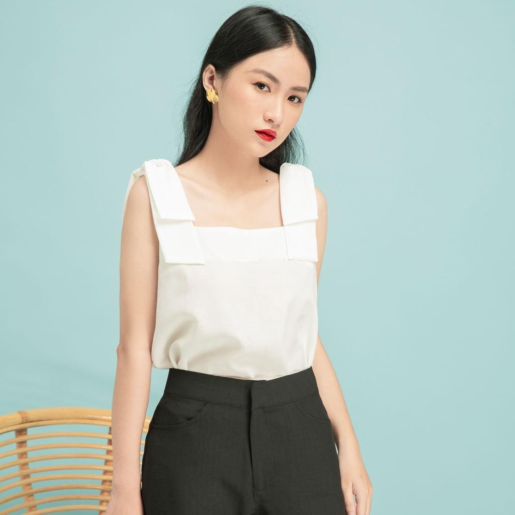 KIOBI – Áo kiểu Hebe W Bow form suông rộng, cổ vuông sát nách, nơ bản lớn đính trên vai, vải cotton bố trắng - KIA1972T