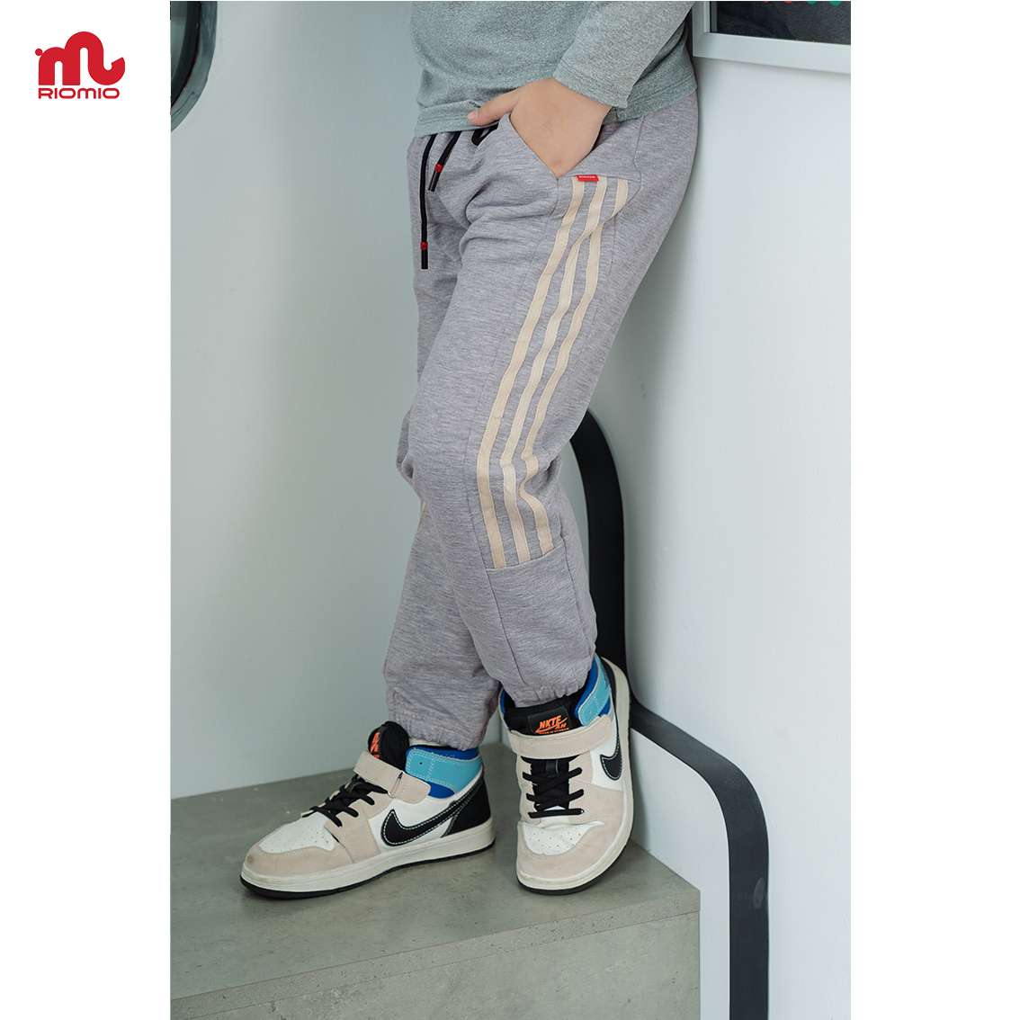 Quần nỉ da cá unisex 3 sọc Riomio 2-11 tuổi size (13-40kg) bé trai bé gái chất liệu mềm mại ấm áp đi chơi đi học - RQ320