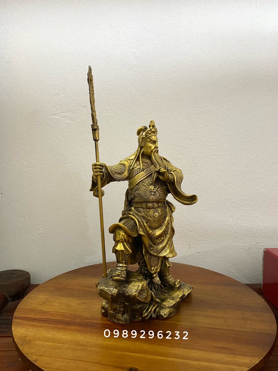 Tượng Quan Công gác chân trấn ải bằng đồng vàng