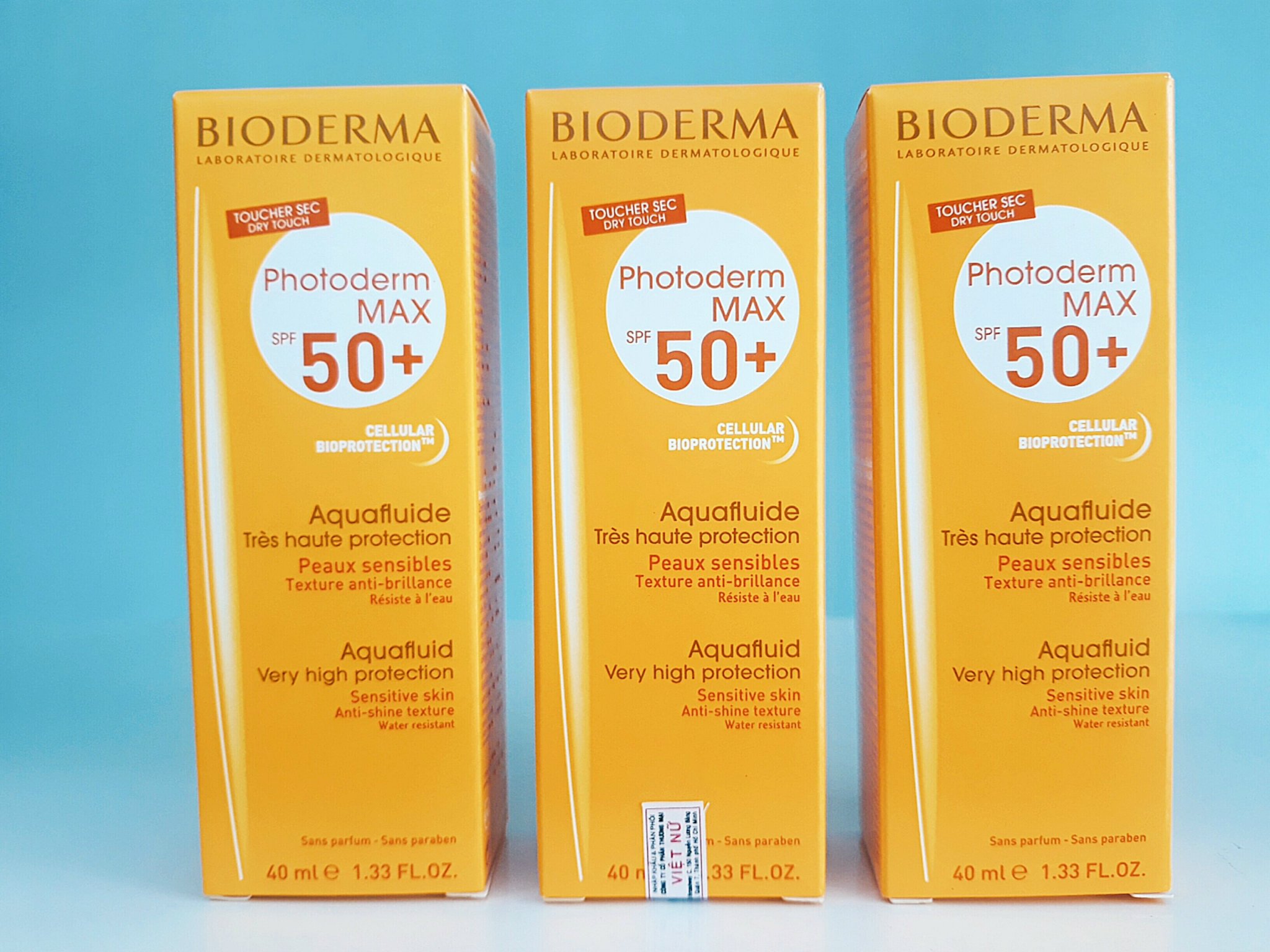 Kem Chống Nắng Bioderma Photoderm MAX Aquafluide SPF 50+ Giảm Bóng Nhờn Dành Cho Mọi Loại Da Đặc Biệt Là Da Dầu, Nhạy Cảm (Không Màu) 40ml + Tặng Kèm 1 Móc Khóa Hình Tour Eiffel Viền Đỏ