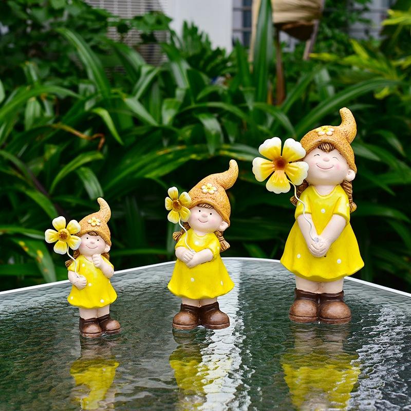 Set 3 búp bê gốm sứ cô bé cầm hoa dễ thương