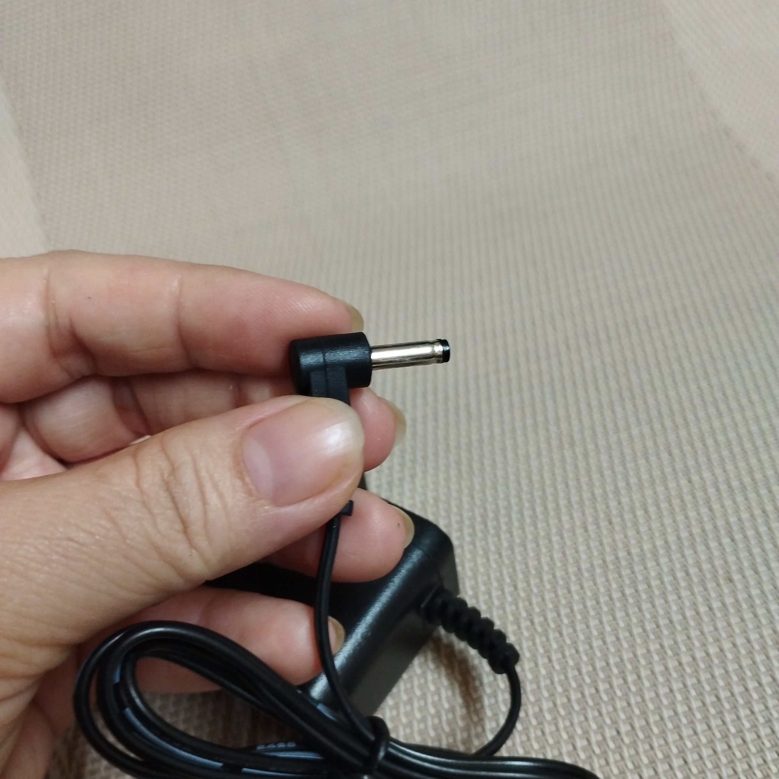 Củ sạc pin 4.8V chân tròn đường kính 3.5mm