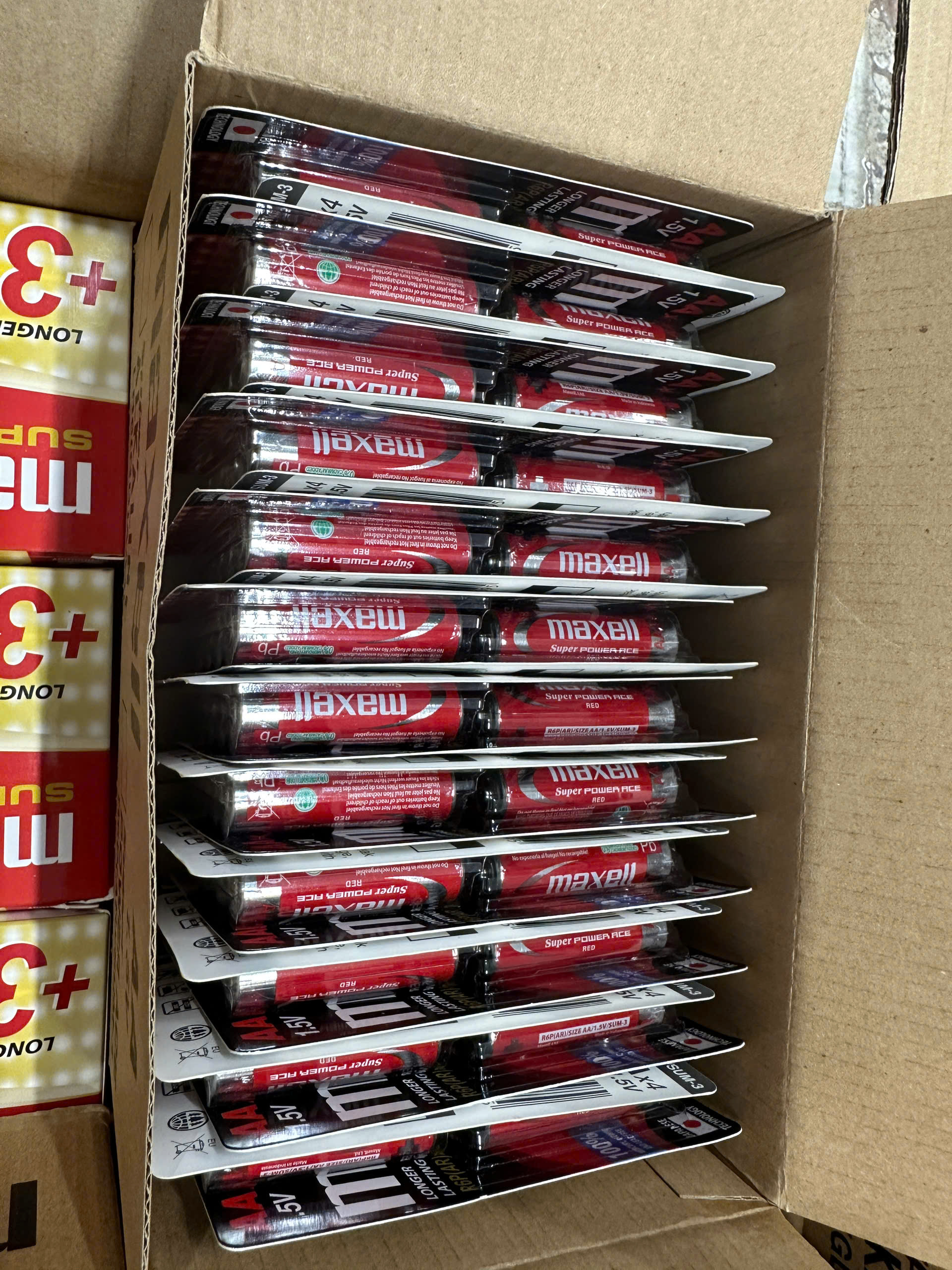 Pin tiểu AA/ 2A Maxell hàng siêu thị - Vỉ 4 viên, hộp 96 viên - Hàng chính hãng