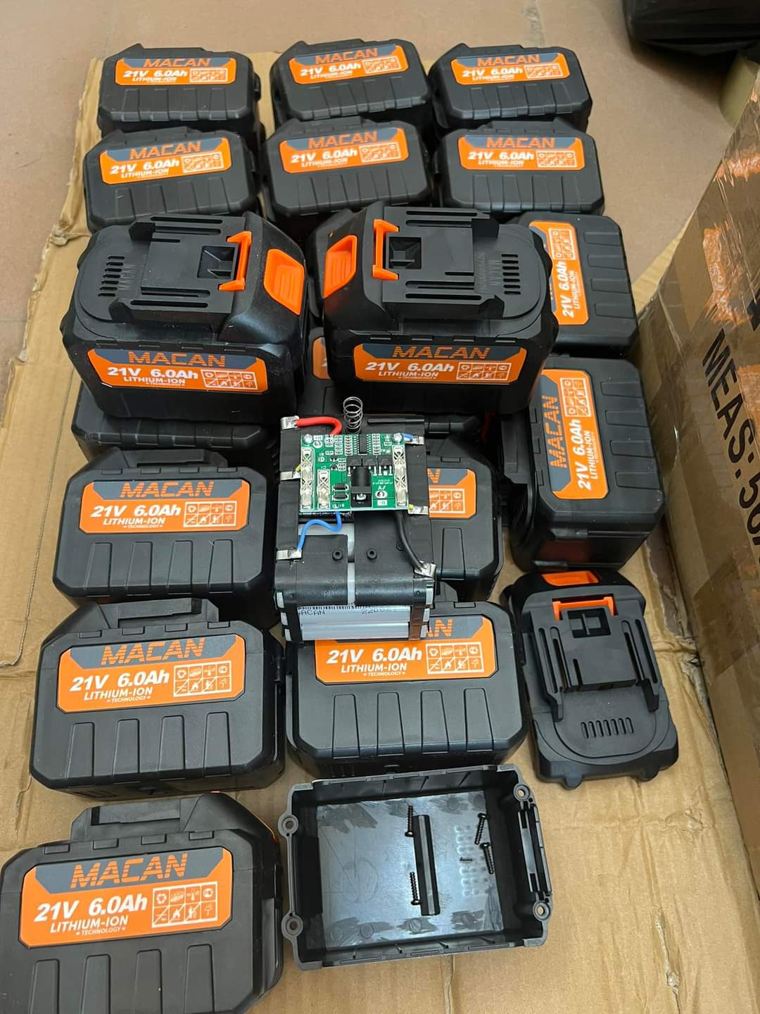 HÀNG CHÍNH HÃNG - Pin MACAN 15 Cell 21V dung lượng cao chân pin phổ thông