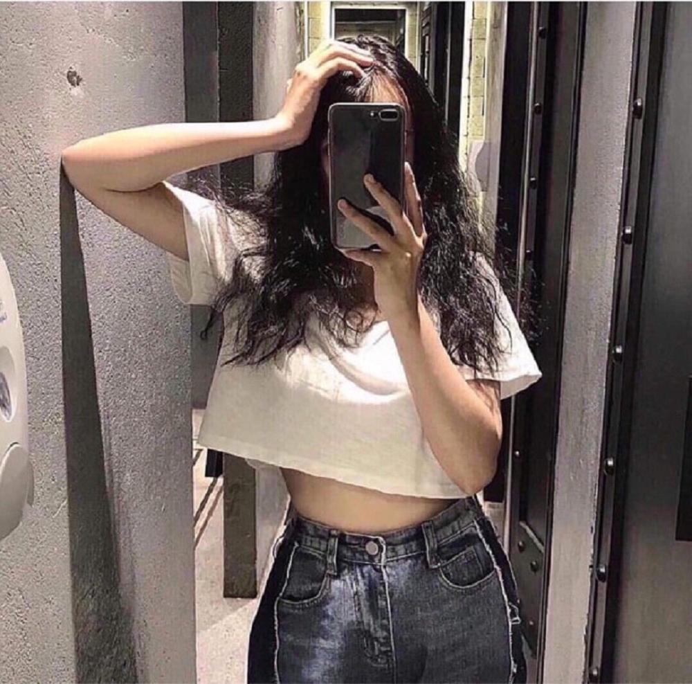 Áo THUN nữ crotop côc tay cổ tim trơn from rộng thích hợp mix nhiều phong cách freesize dưới 55 cân hai màu đen trắng