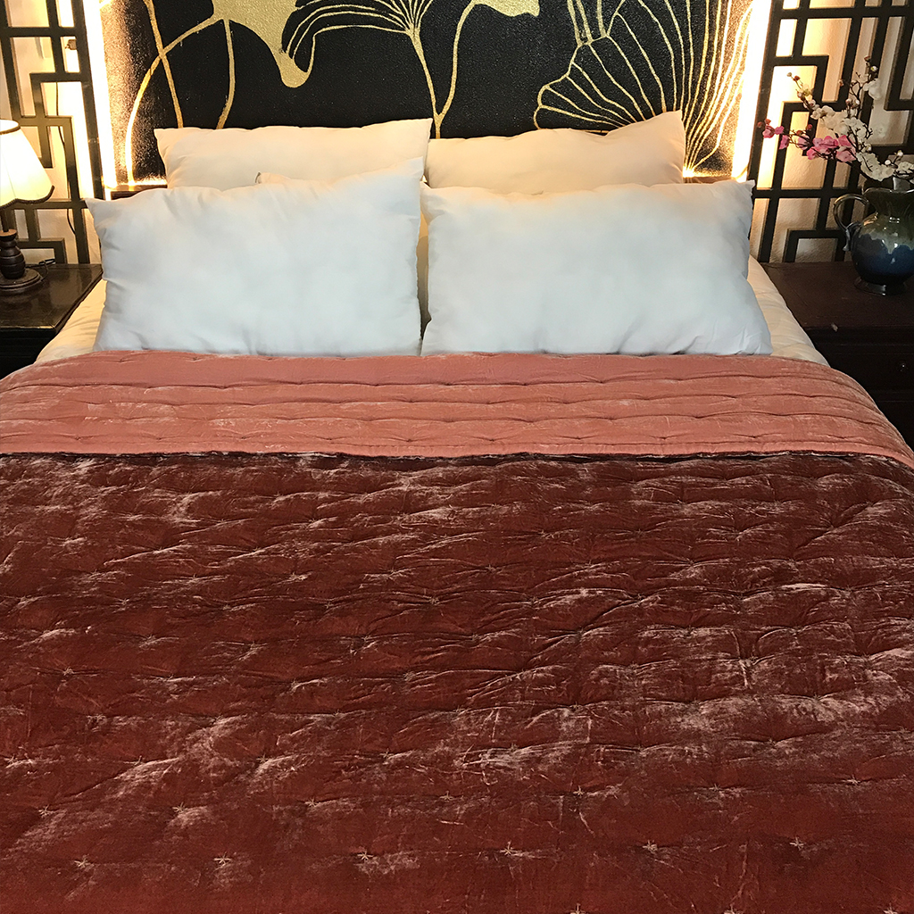 Chăn Nhung Lụa Chần Bông Điều Hòa Cao Cấp Dùng Bốn Mùa - Chăn Nhung Khâu Hoa Thị - Đỏ Gạch I Silk Velvet Blanket.