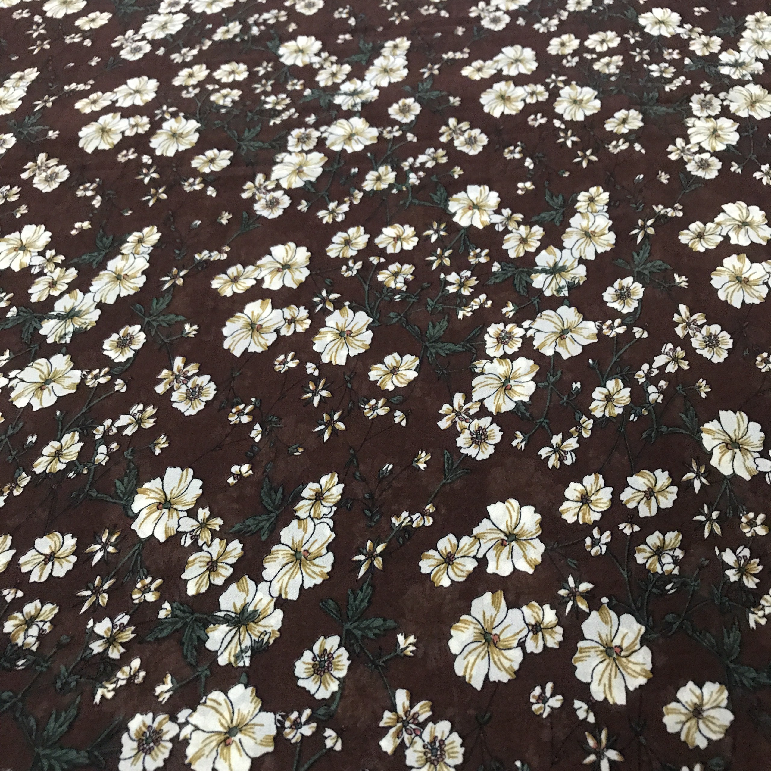Vải voan chiffon mỏng mềm không co giãn họa tiết hoa dâm bụt nền màu nâu