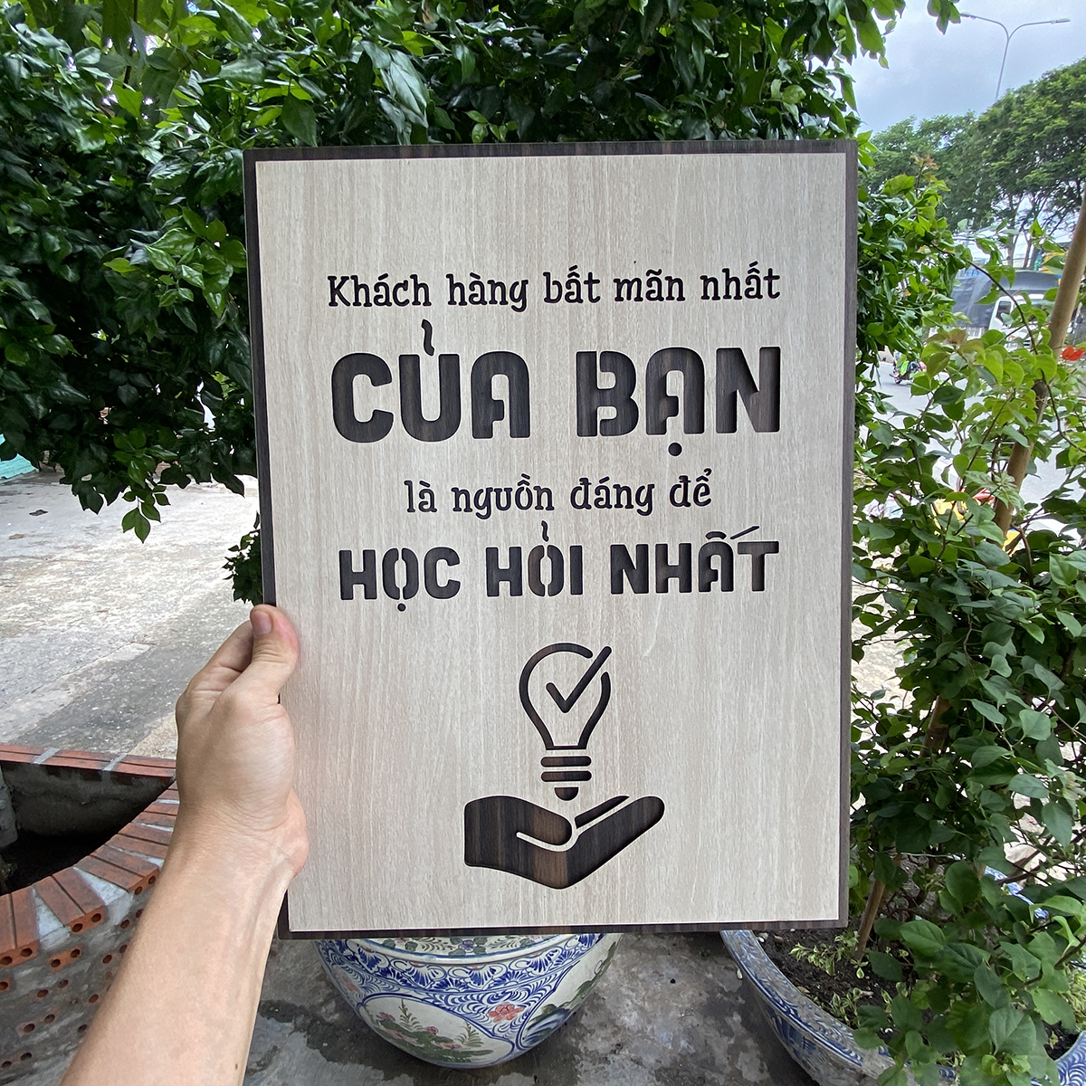 Tranh Tạo Động Lực treo tường độc đáo trang trí trong nhà TBIG040A "khách hàng bất mãn nhất của bạn là nguồn đáng để học hỏi nhất"