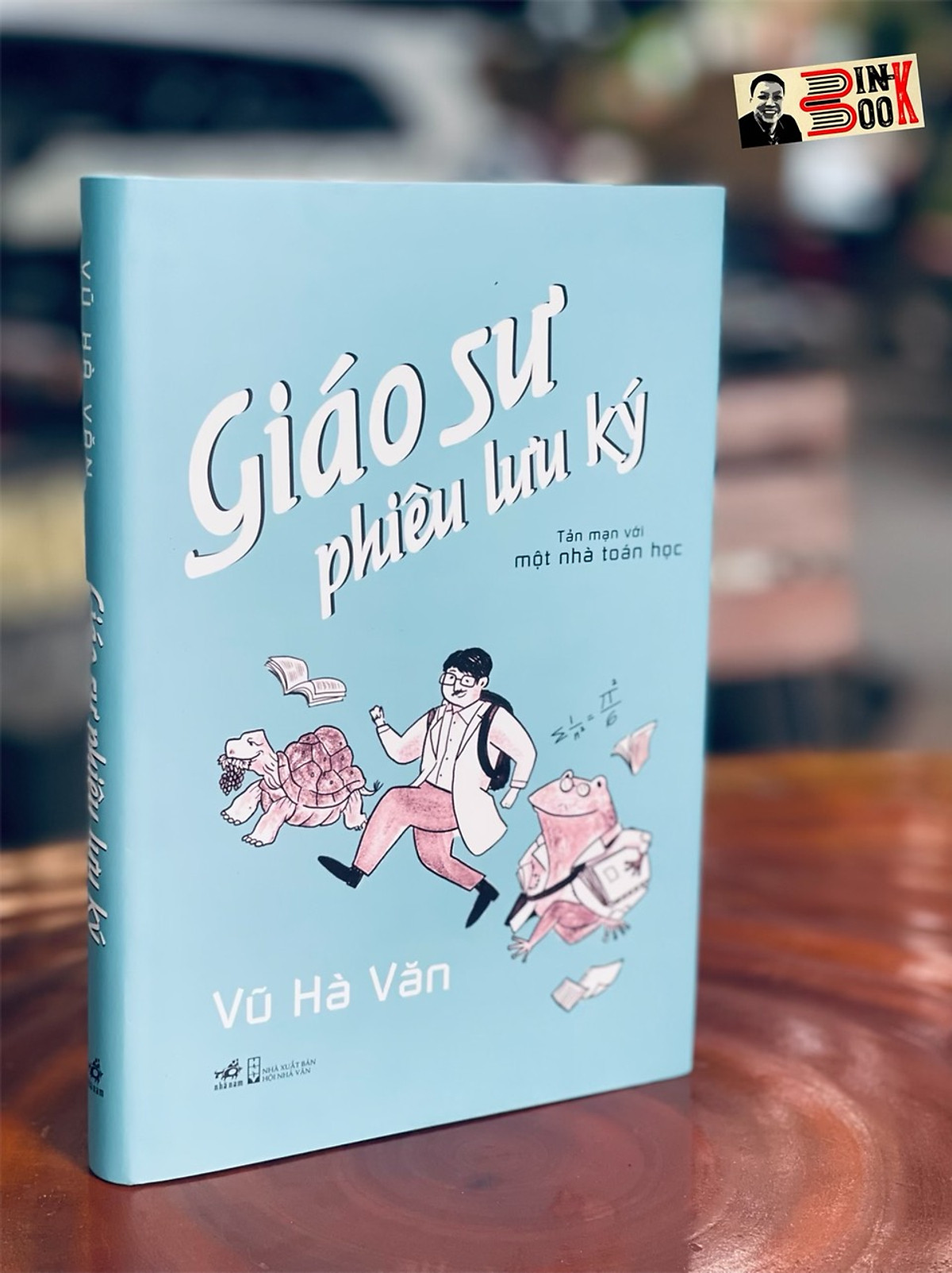 [chữ ký tác giả] [Bìa cứng in 500 cuốn] GIÁO SƯ PHIÊU LƯU KÝ – Tản Mạn Với Một Nhà Toán Học – Vũ Hà Văn – Nhã Nam