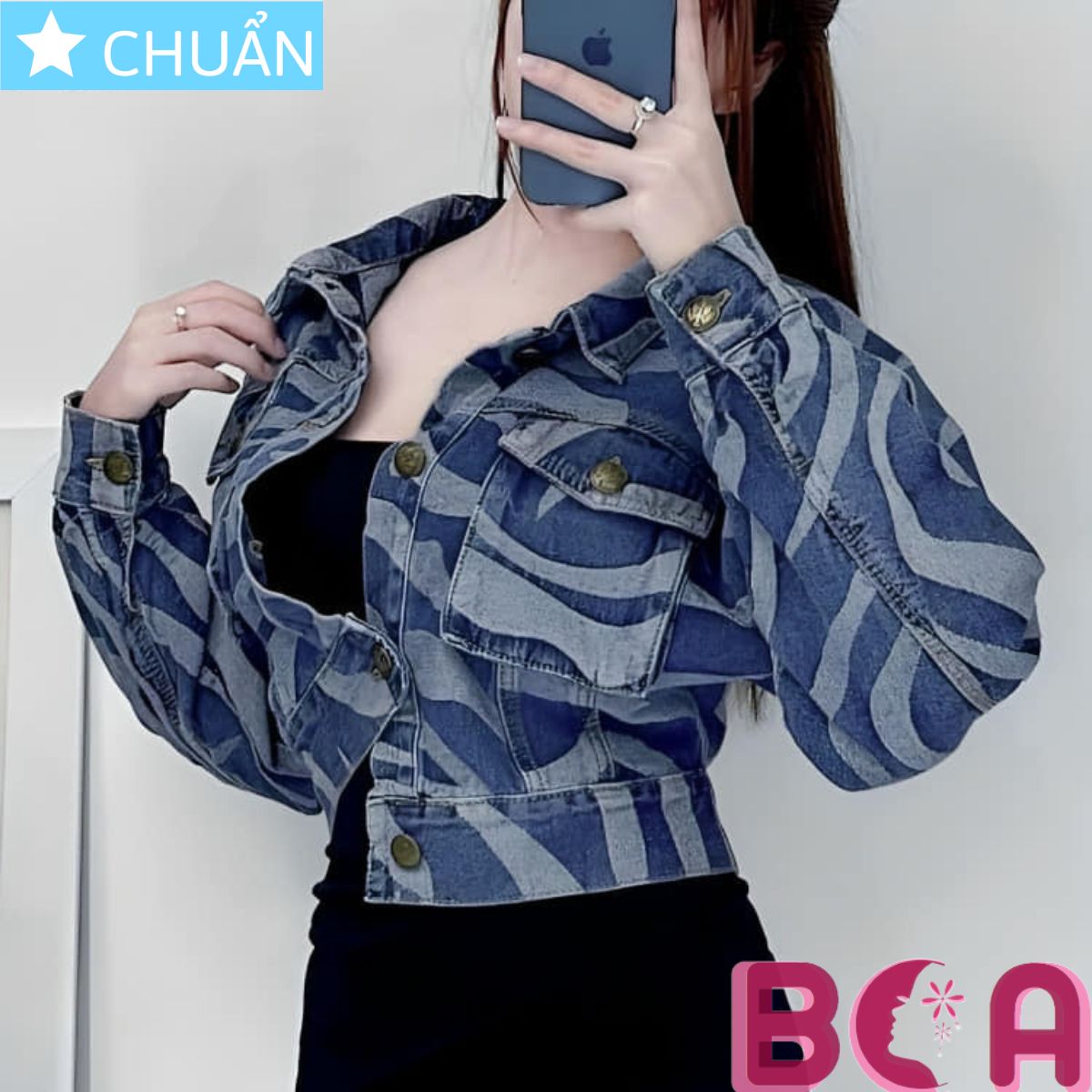 Áo khoác Jeans lửng nữ K31 màu xanh ROSATA tại BCASHOP họa tiết độc đáo & thời trang, khẳng định gu & đẳng cấp riêng bạn