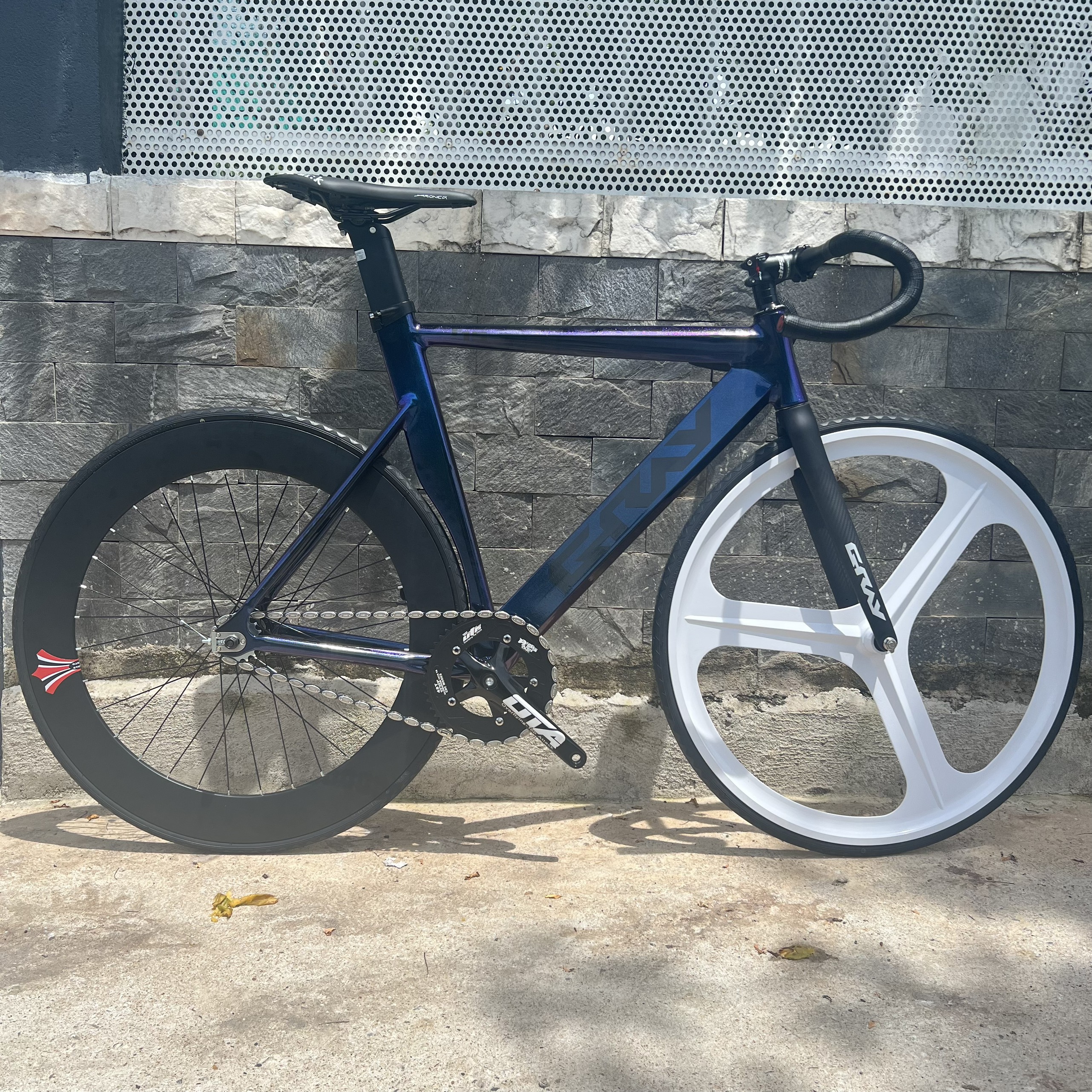 Fixed gear GRAY F15 trước 3 đao trắng sau 7cm - Xanh đổi màu chữ đen