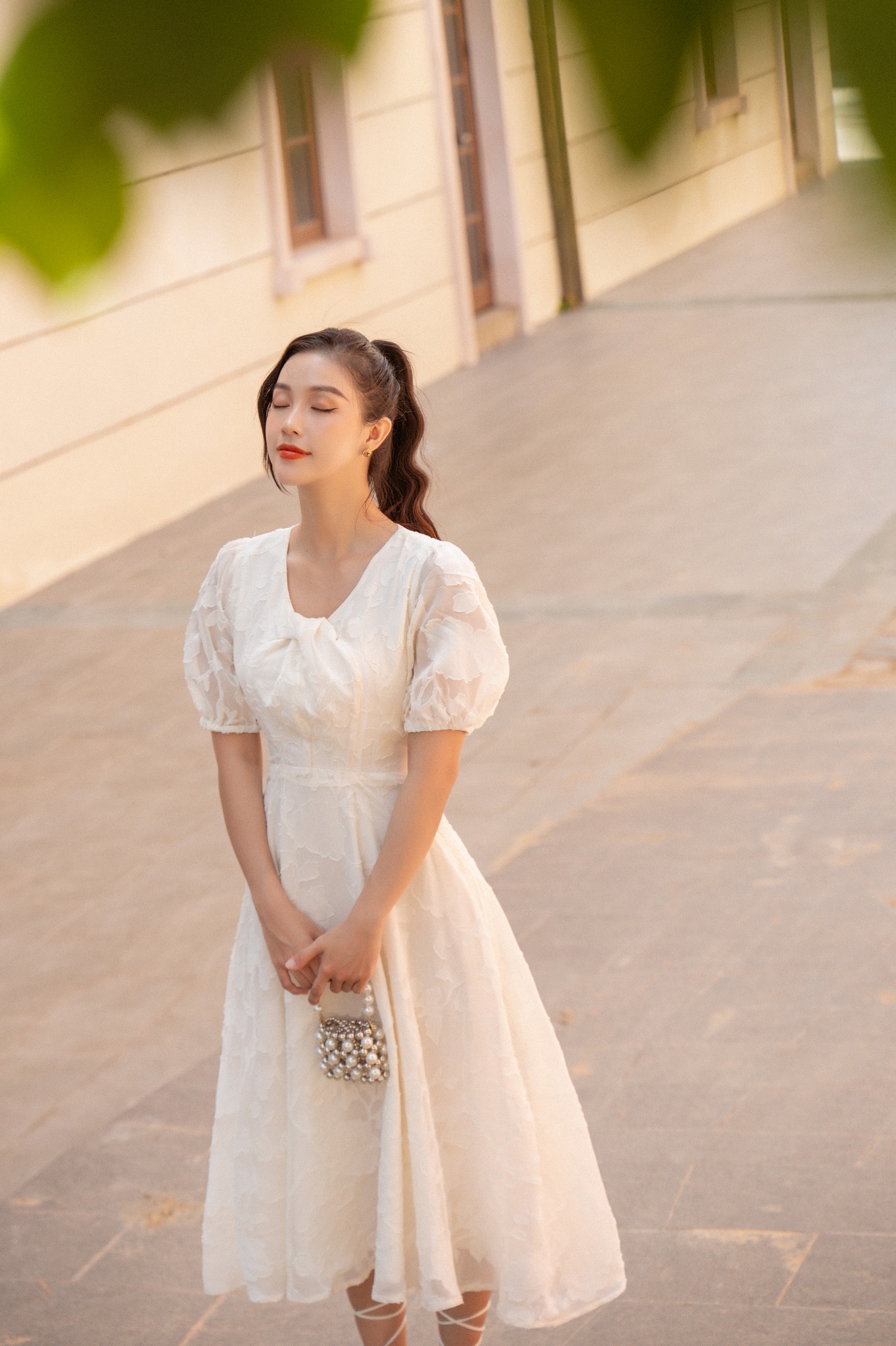 OLV - Đầm Le Blanc Twisted Neck Dress