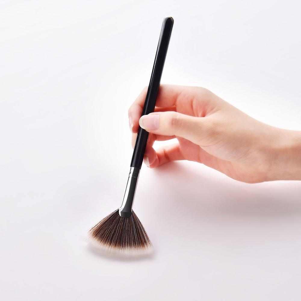Fan Makeup Brush Application Blending Brush, Soft & Dense Face Blush Powder Foundation Brush