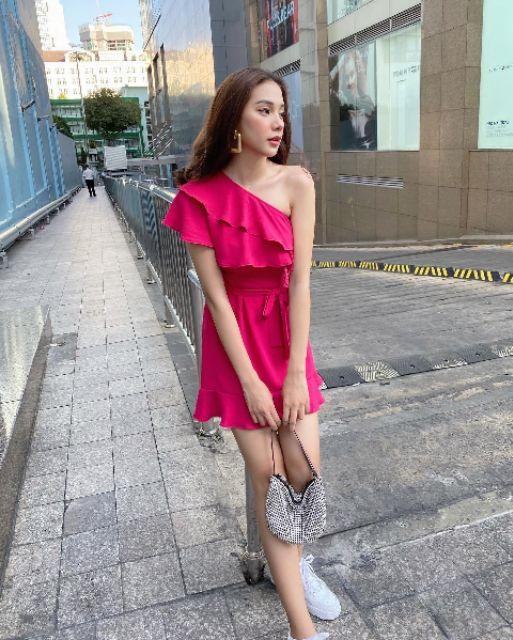 Đầm bèo lệch vai đuôi cá