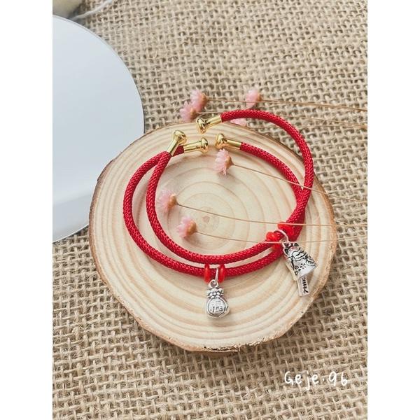 Vòng tay đỏ may mắn phối charm bạc