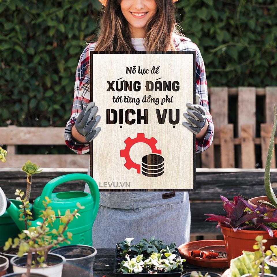 Tranh khẩu hiệu văn phòng LEVU LV087 "Luôn nỗ lực xứng đáng với từng đồng phí dịch vụ"