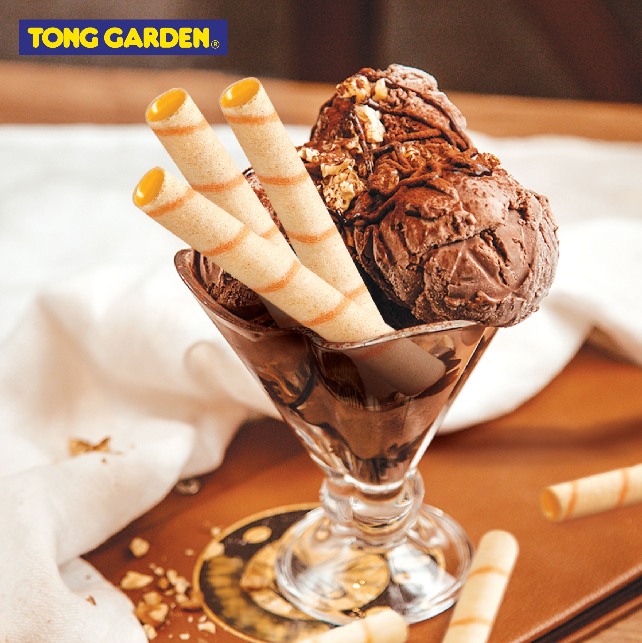DATE 1/11/2024 MUA 1 TẶNG 1 BÁNH WAFEROLL CHOCOLATE TONG GARDEN LON 280G