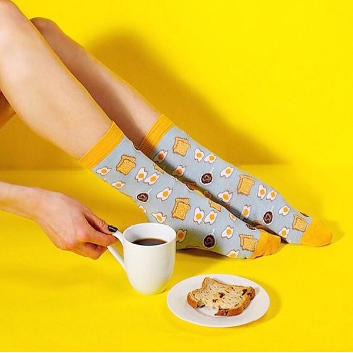 Tất cao cổ nam nữ hình graphic