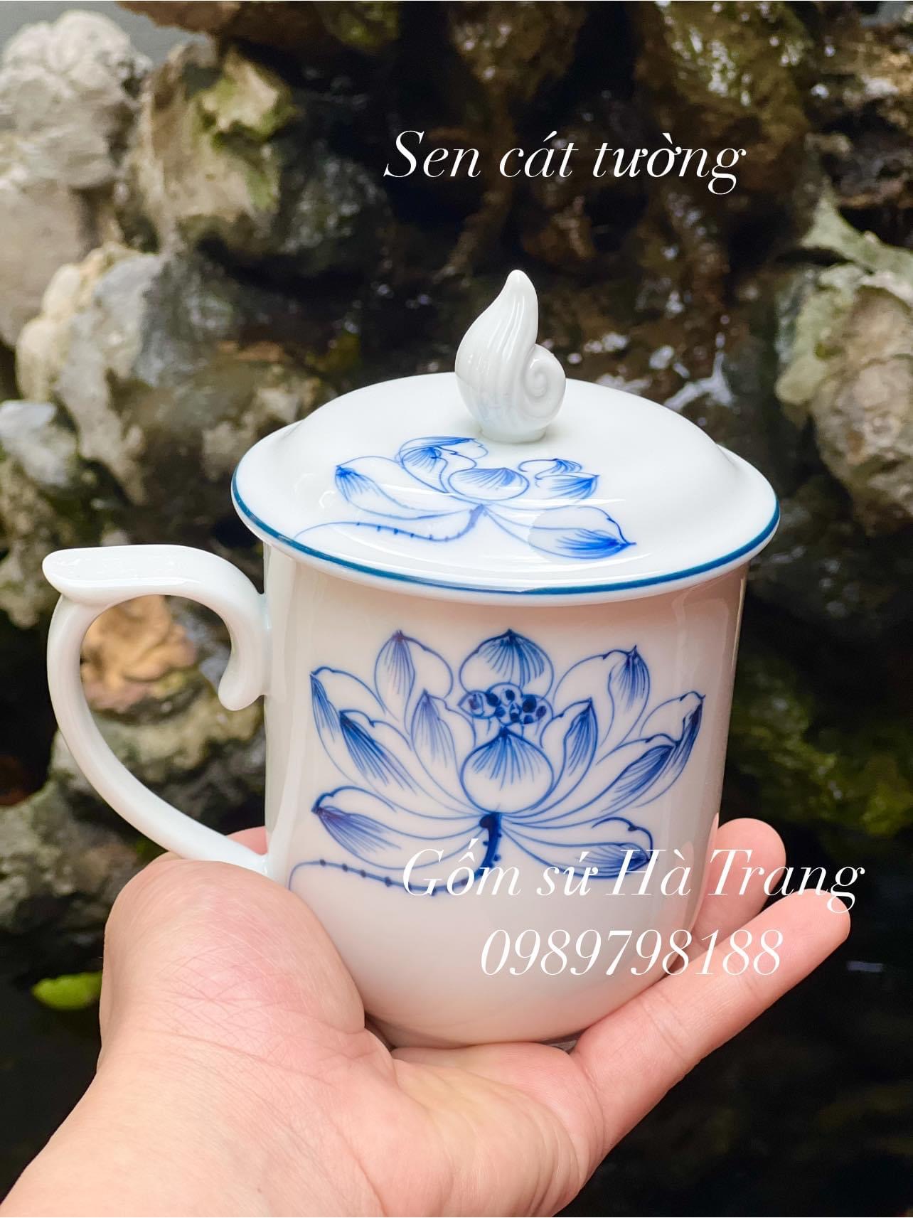 Cốc sứ Bát Tràng dung tích 350ml vẽ tay hoạ tiết sen cát tường