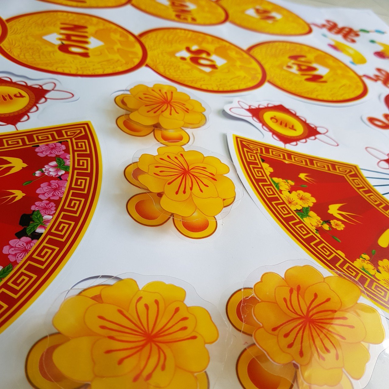 DECAL TRANG TRÍ DỊP TẾT NGUYÊN ĐÁN NĂM MỚI 2022