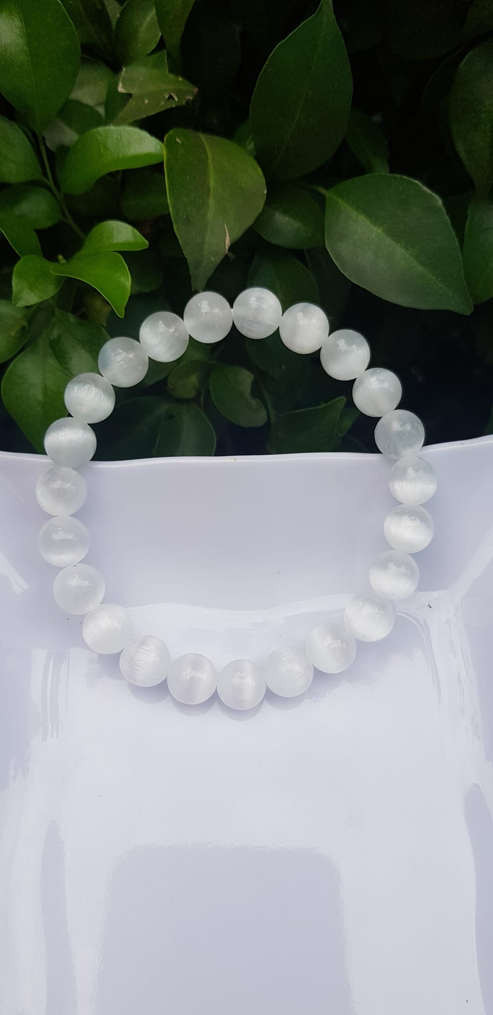 Vòng tay phong thủy may mắn Nữ đá mắt mèo trắng thiên nhiên Size hạt 8mm bóng sáng tuyệt đẹp màu trắng trong ánh sáng đẹp Chất liệu đá mắt mèo bóng đẹp chuẩn hợp nữ mệnh kim, mệnh thủy đeo giá rẻ bao đẹp ạ  đeo tốt sức khỏe, may mắn phong thủy tài lộc ạ