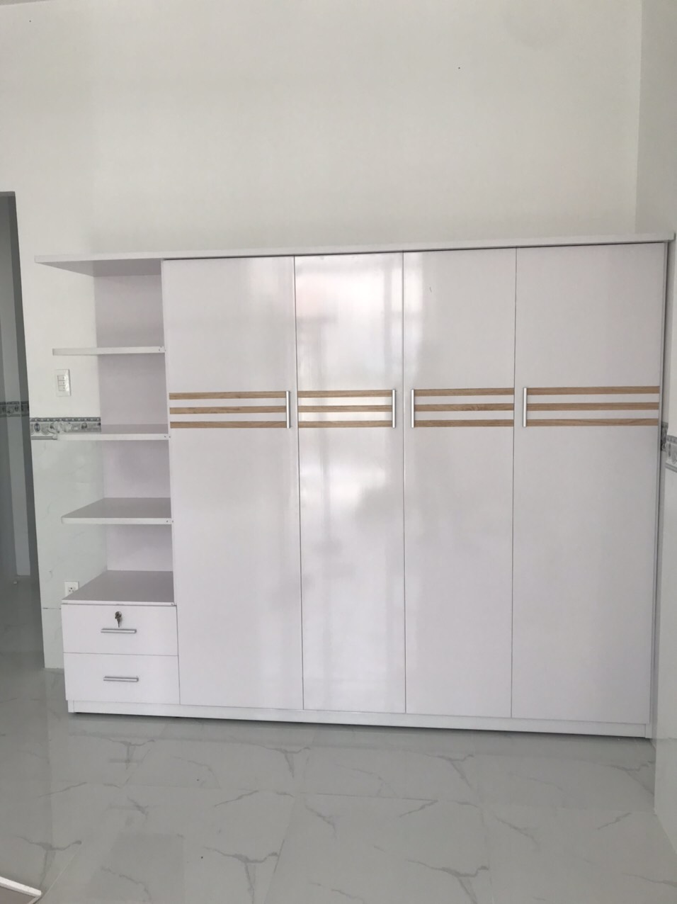 Tủ áo 4 cánh 1 kệ Juno Sofa