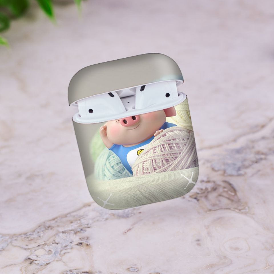 Miếng dán skin chống bẩn cho tai nghe AirPods in hình Heo con dễ thương - HEO2k19 - 128 (bản không dây 1 và 2