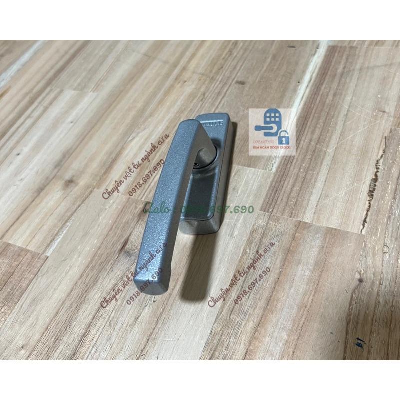Tay nắm khoá cửa sổ đa điểm cửa xingfa Huy hoàng màu bạc