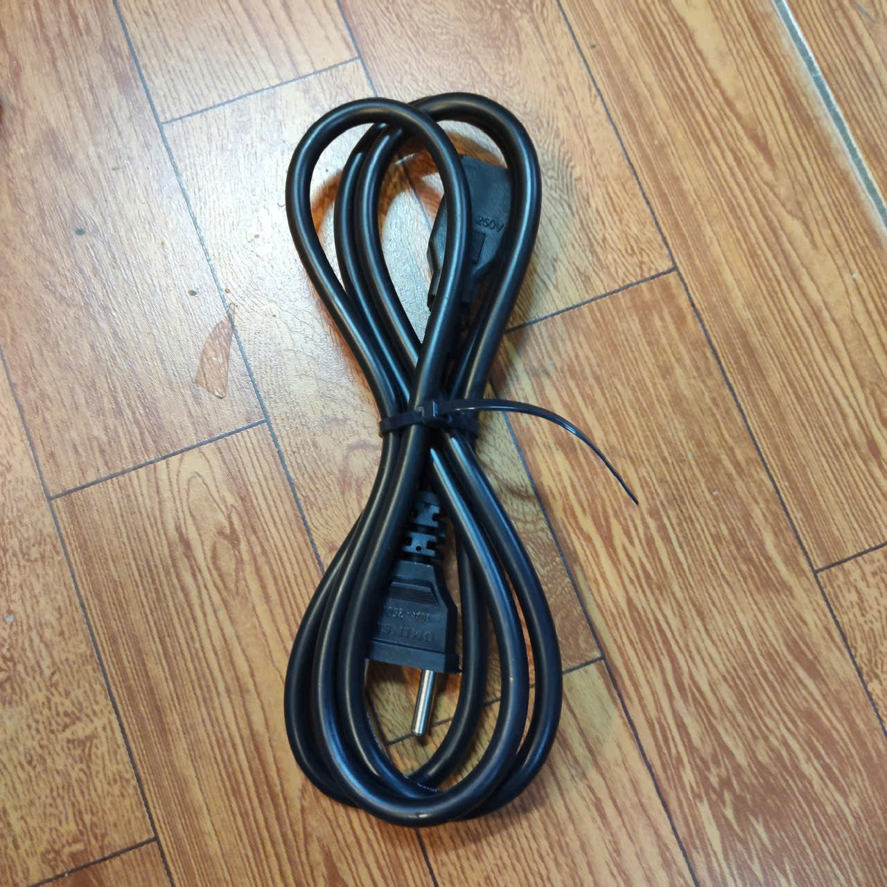 Dây nguồn liền phích cao cấp chịu tải Ominsu 2500W dài 1.5m - Nguồn nồi cơm điện, máy tính, điện gia dụng ...Hàng chính hãng