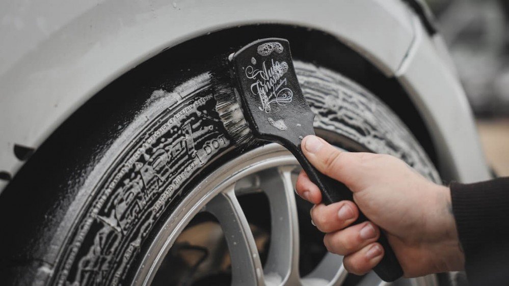 RUBBER SCRUBBER - Bàn chải cọ rửa vỏ lốp ô tô Auto Finesse