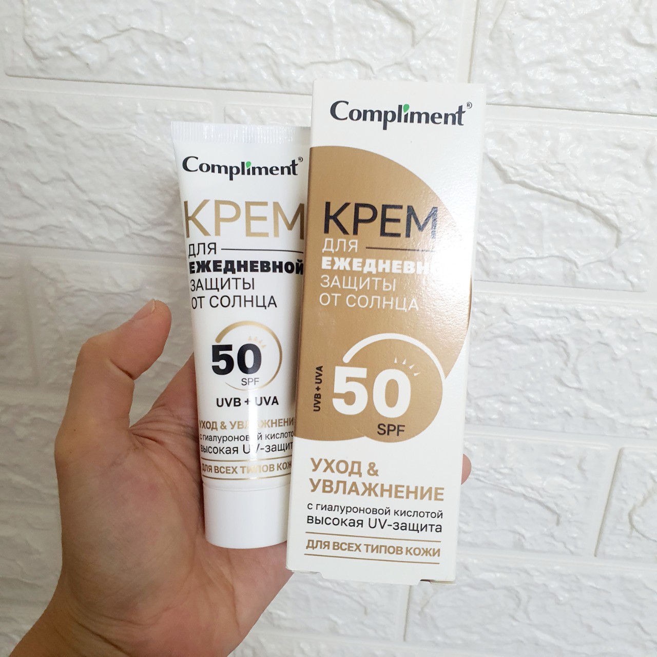 Chống nắng Compliment SPF 50+ chống tia UVA/UVB