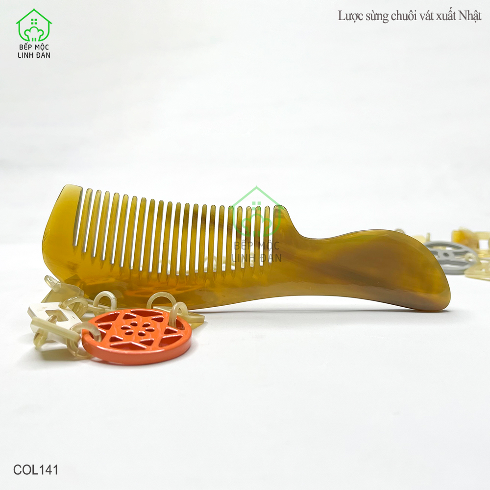 Lược Sừng Xuất Nhật Chuôi Vát Cỡ Nhỏ Tiện Dụng Bỏ Túi