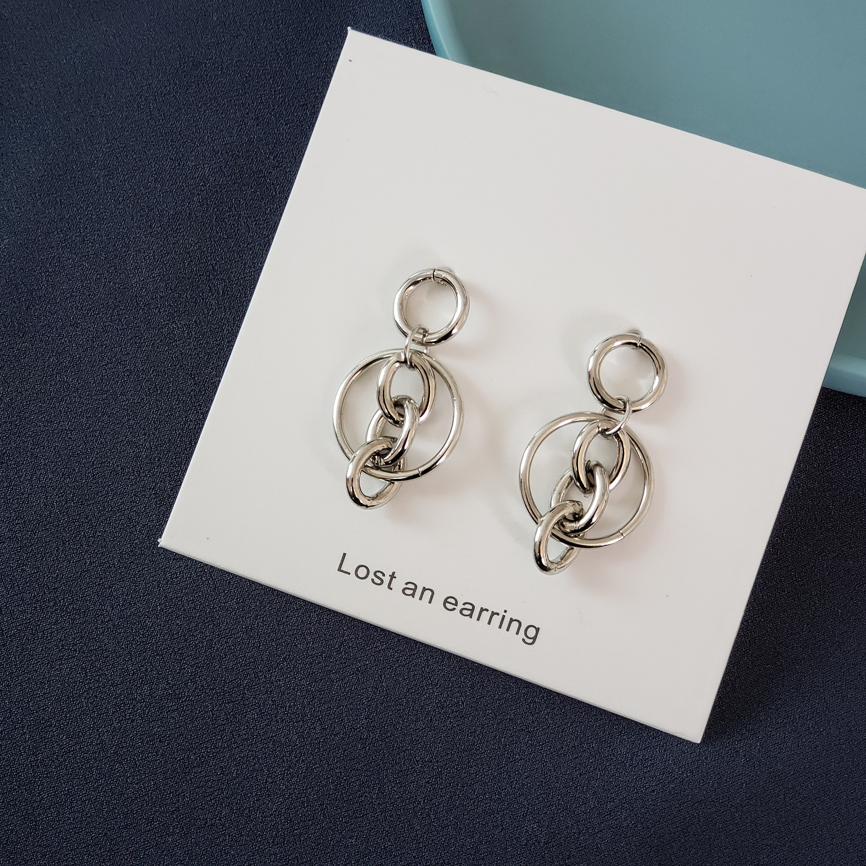 Đông bông tai nam nữ xích ngắn năng động