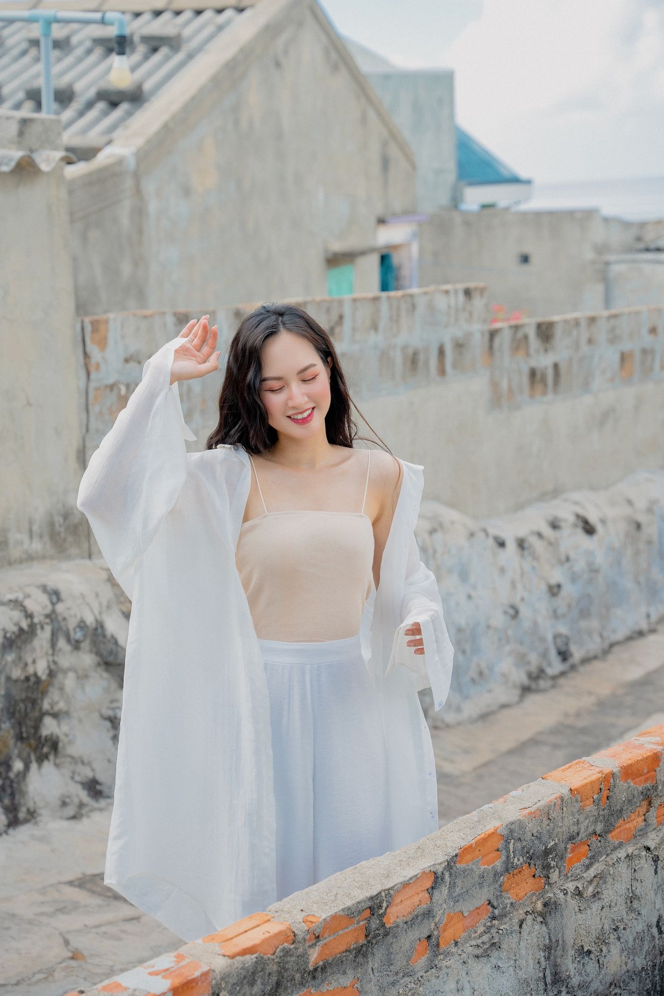 OLV - Áo Chiffon Longline Shirt in White