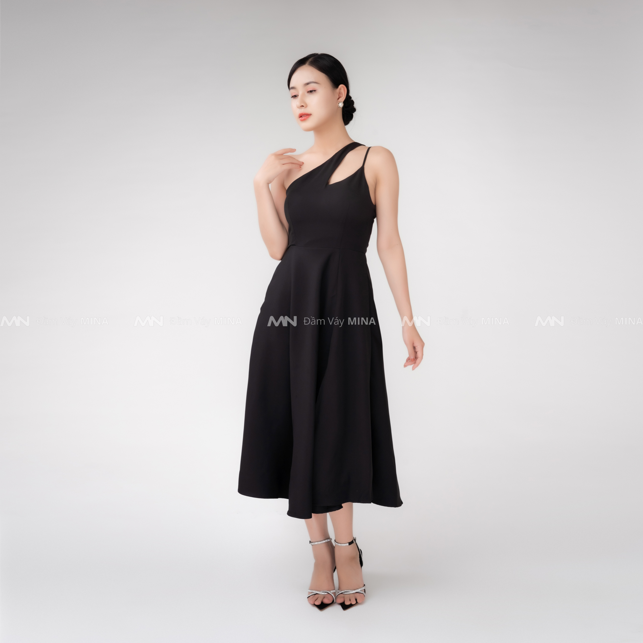 Đầm thiết kế MINA sẻ đùi gợi cảm - MN188