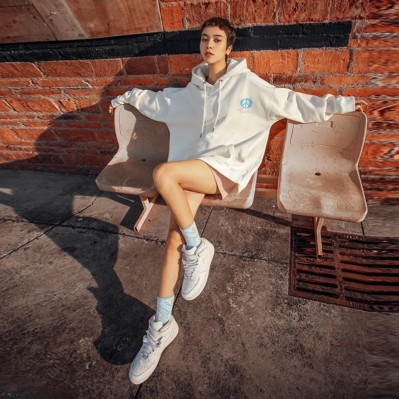 Áo hoodies oversize có mũ trùm đầu