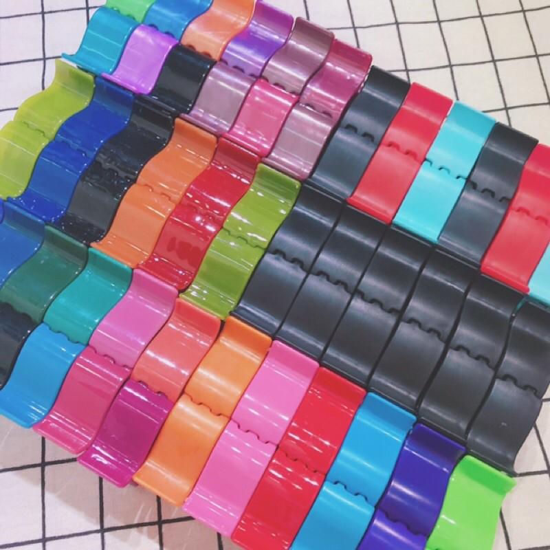 Vỉ 12 kẹp càng cua nhiều màu loại 5 răng
