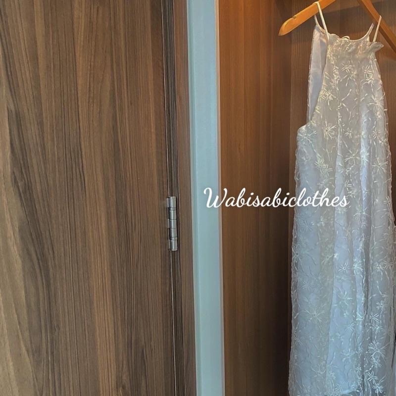 Đầm ren cổ yếm khoét lưng Wabisabi N1103