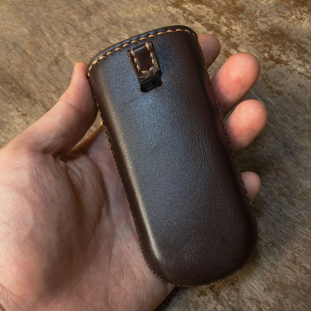 BAO DA HANDMADE VỚI CHẤT LIỆU DA THẬT 100% DÀNH CHO MÁY NOKIA 6700 - BAO DA MÀU NÂU