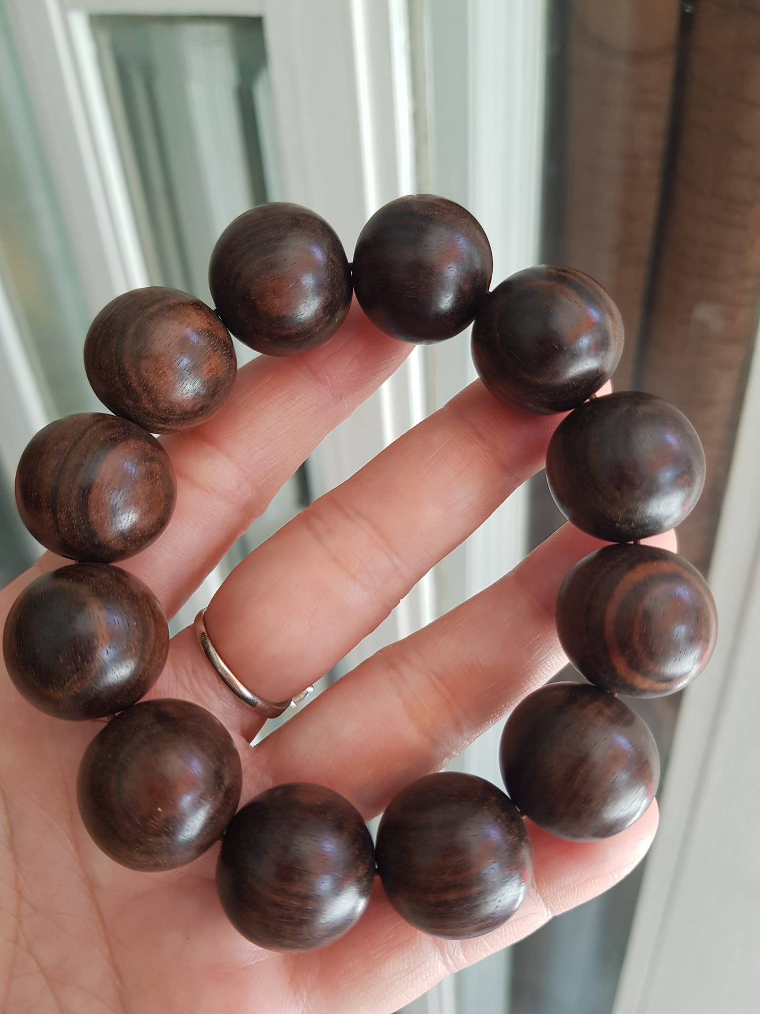 Vòng đeo tay Nam Chất liệu Gỗ Trắc tự nhiên vân đẹp Size vòng 19mm nam đeo đẹp ạ