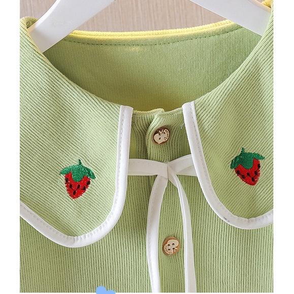 Áo khoác cổ bèo thêu trái dâu xinh xắn cho bé gái hàng QCCC