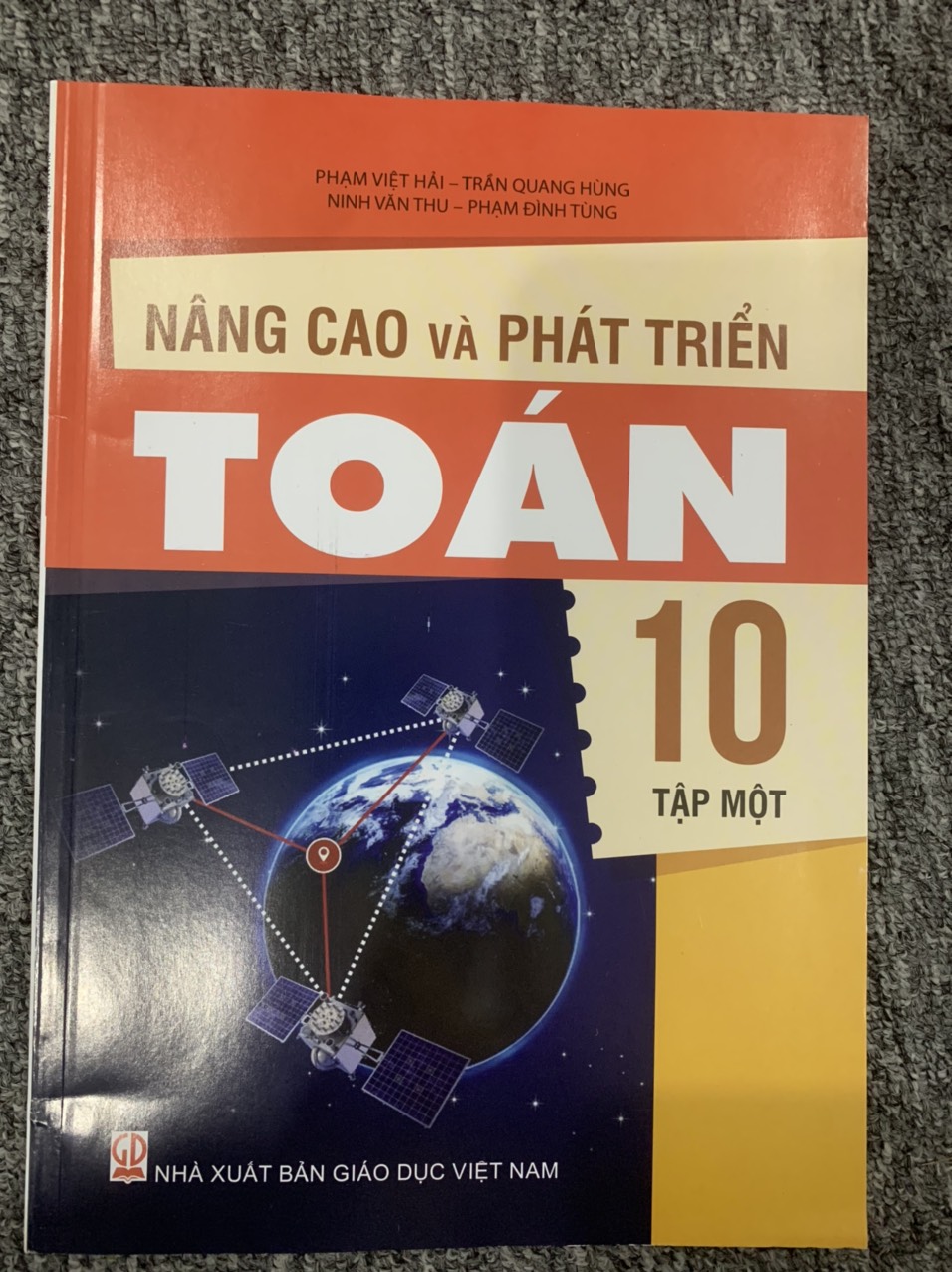 Nâng cao và phát triển Toán lớp 10 tập 1