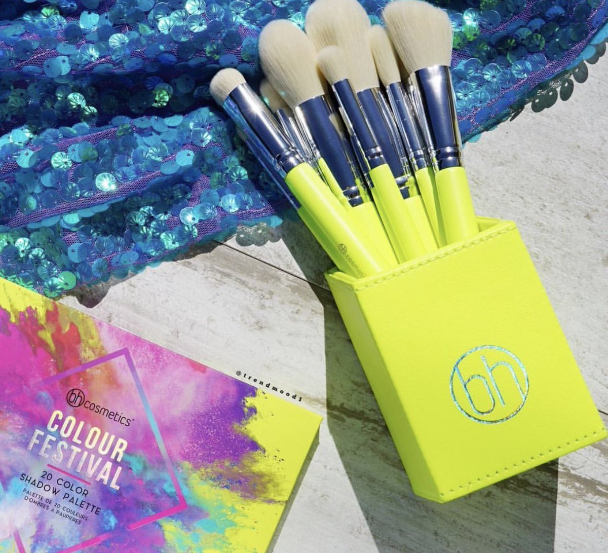 Bộ 12 Cọ BH Cosmetics Color Festival 12 Piece Brush Set With Angled Brush Holder