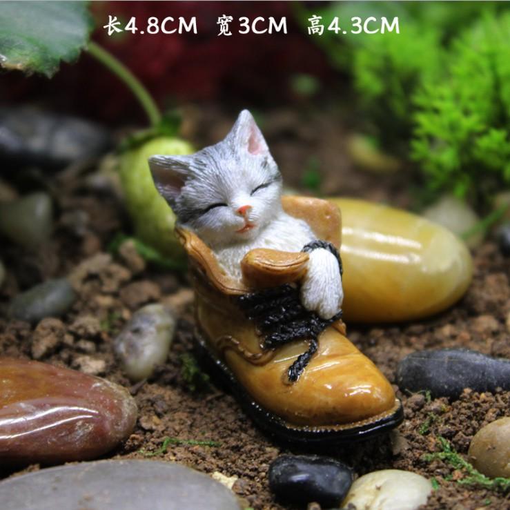 Mô hình mèo con ngủ trong giày dễ thương sống động dùng trang trí thủy sinh, tiểu cảnh, terrarium, DIY